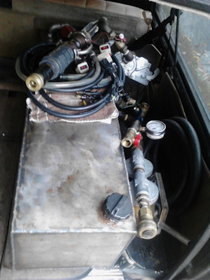 Illustration for article titled For $1,495, This 1982 Volvo 245 Diesel Could Let You Veg Out